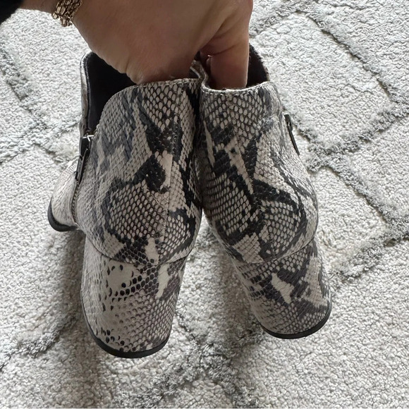 Seychelles Chaparral Leather Snake Print Side Zip Ankle Boots black cream 8.5 - Picture 9 of 12